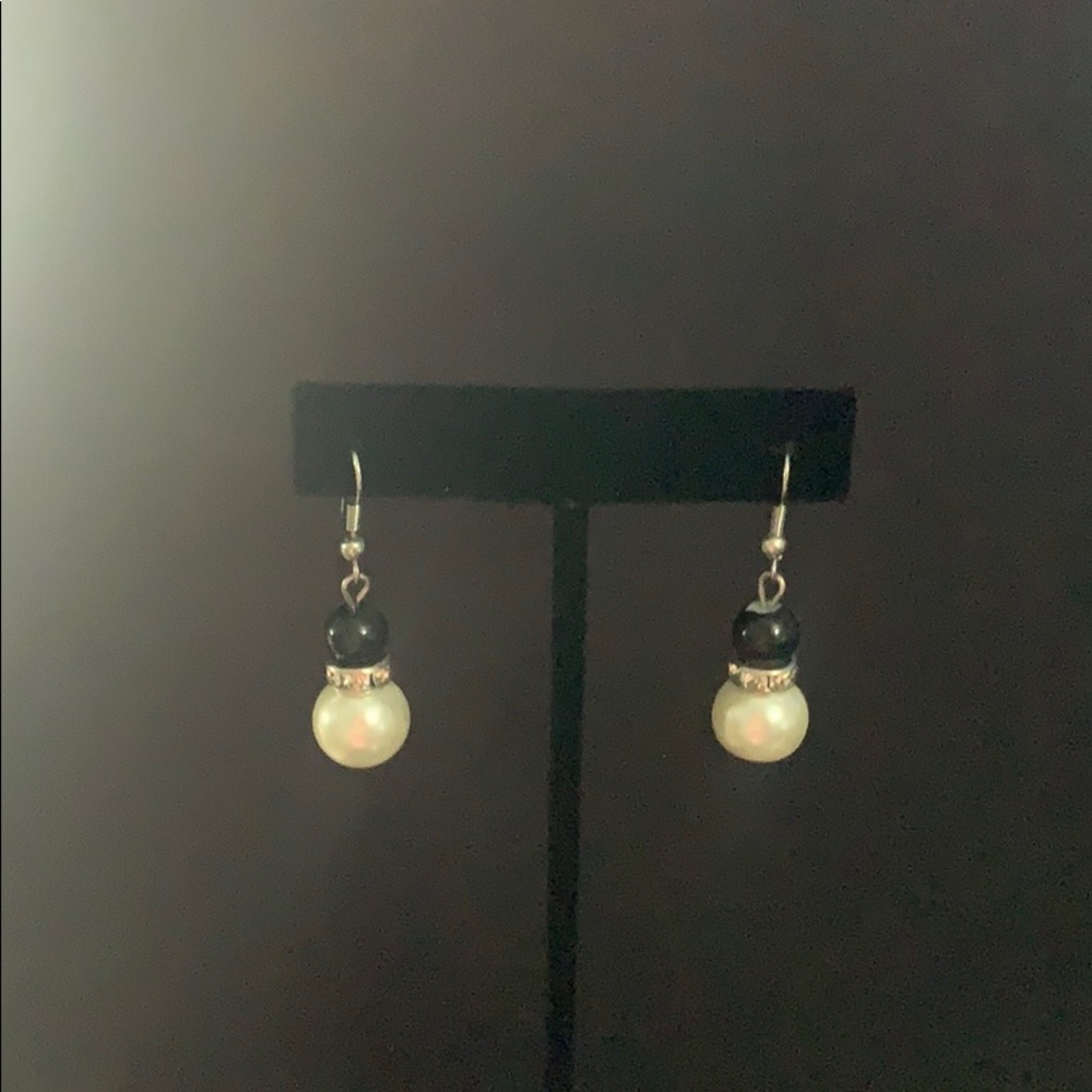 1 dangle earrings 1 long necklace and 2 bracelets